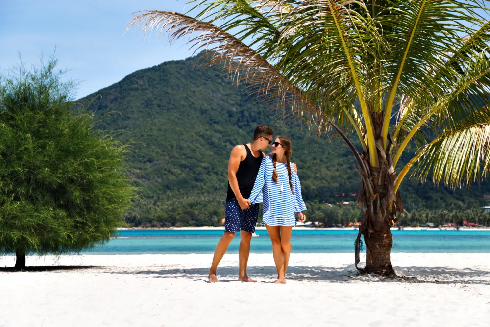 summer-sun-portrait-cute-couple-having-romantic-vacation-tropical-island